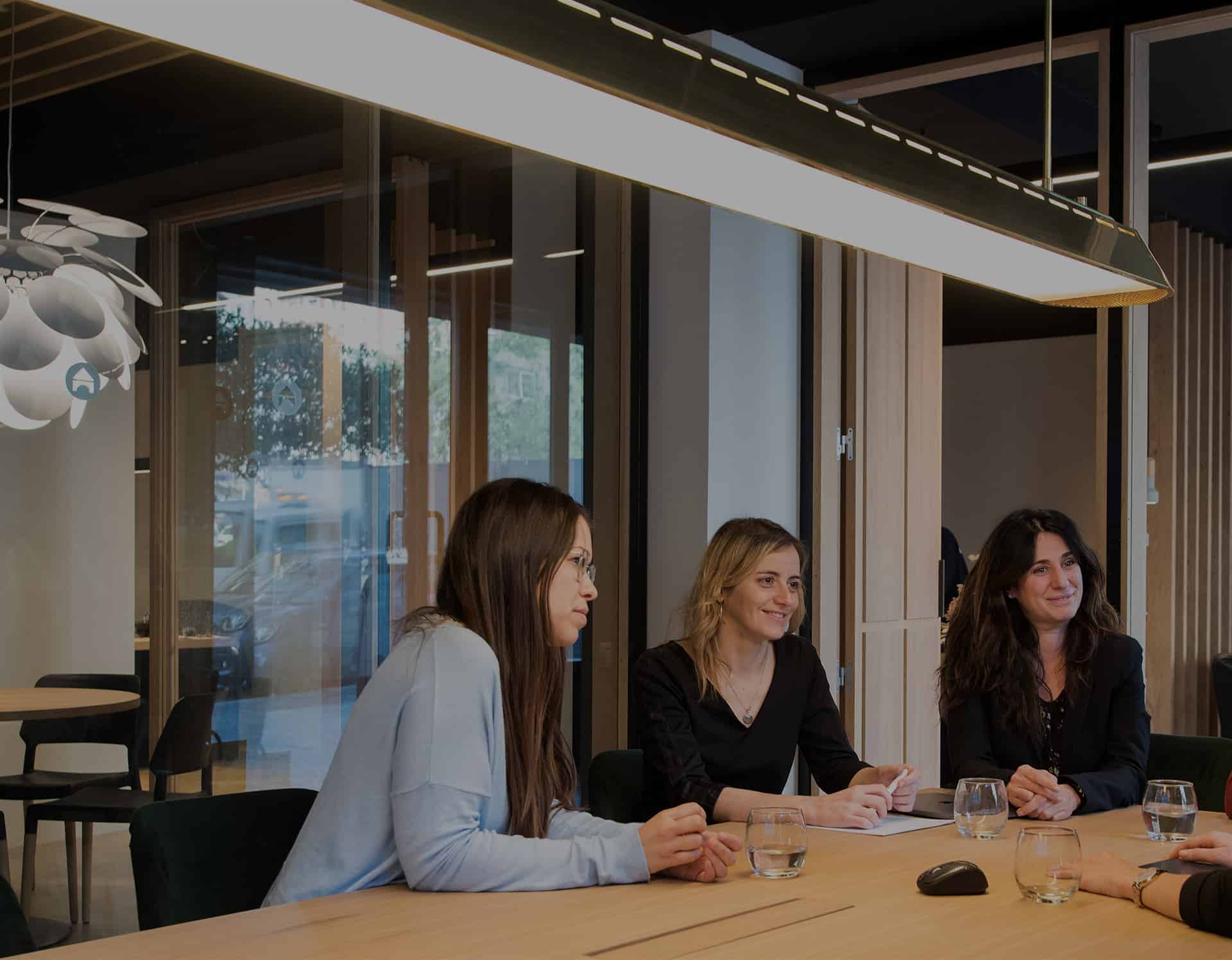personal shopper inmobiliario barcelona, comprar inmuebles barcelona, almendros agencia inmobiliaria